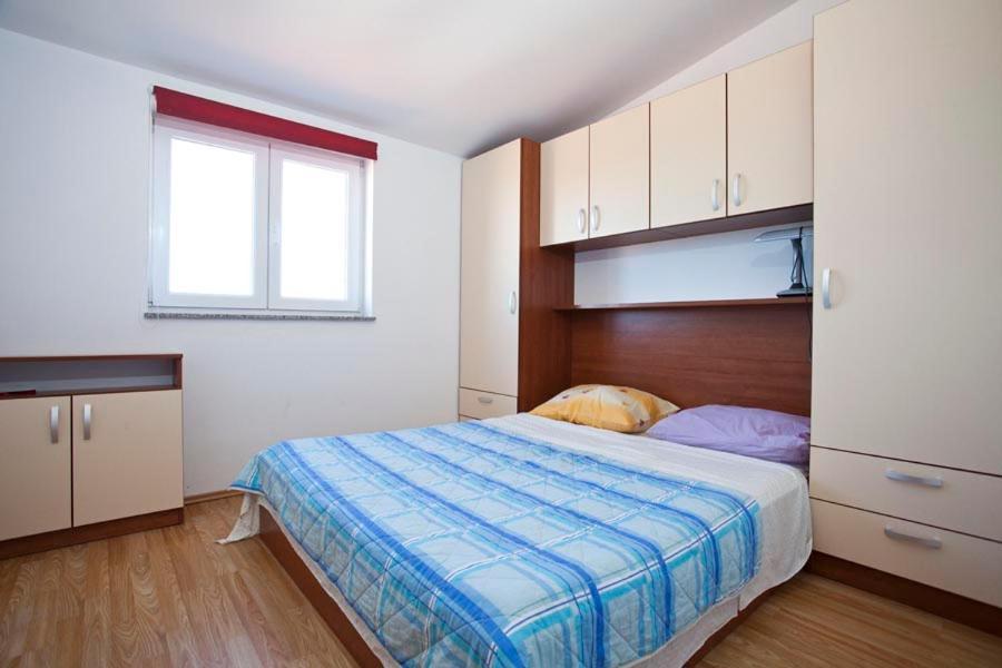 Apartments Villa Leona Betina  Exterior photo