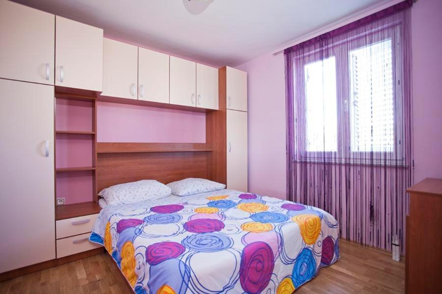 Apartments Villa Leona Betina  Exterior photo