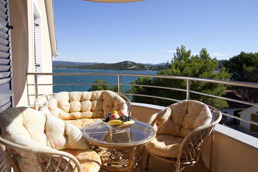 Apartments Villa Leona Betina  Exterior photo