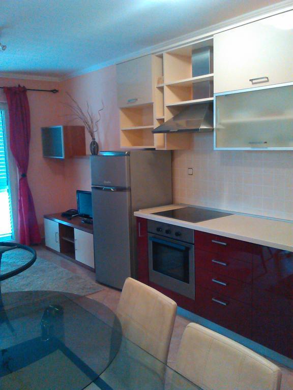 Apartments Villa Leona Betina  Exterior photo